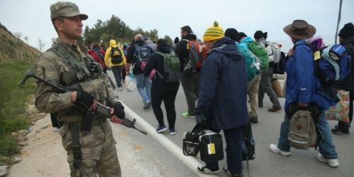 Турецкие пограничники в случае неповиновения беженцев открывают огонь на поражение