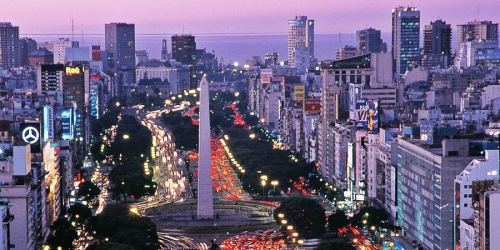В Аргентине тысячи граждан вышли на митинг в Буэнос-Айресе в поддержку бывшего президента Фернандес де Киршнер.