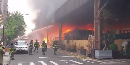 Пожар в метро Нью-Йорка приостановил движение поездов