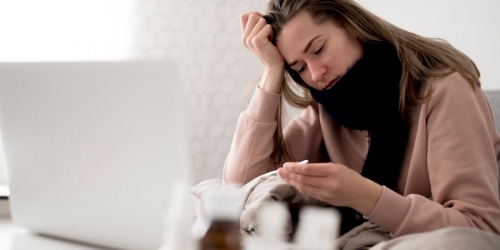 Лучше остаться дома: при каких симптомах гриппа и ОРВИ не стоит идти на работу?