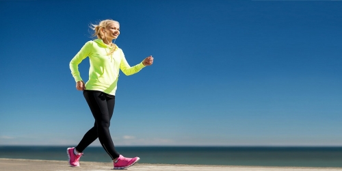 Ученые из Австралии и Великобритании провели исследование и выяснили, что быстрая ходьба снижает риск преждевременной смерти от онкологии