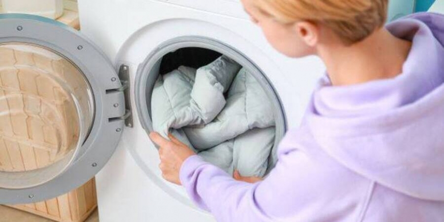 Как правильно стирать пуховик в стиральной машине?