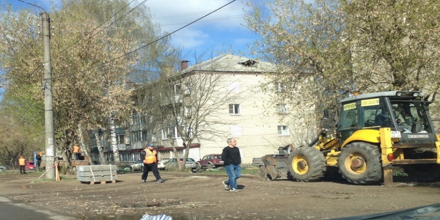 В рамках благоустройства городского пешеходного полотна начались ремонтные работы по восстановлению тротуаров в районе ЦРММ