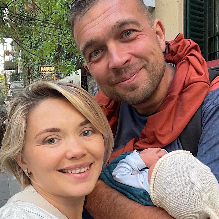 Беременная звезда «Чебурашки» Ольга Кузьмина с сыном попала в аварию