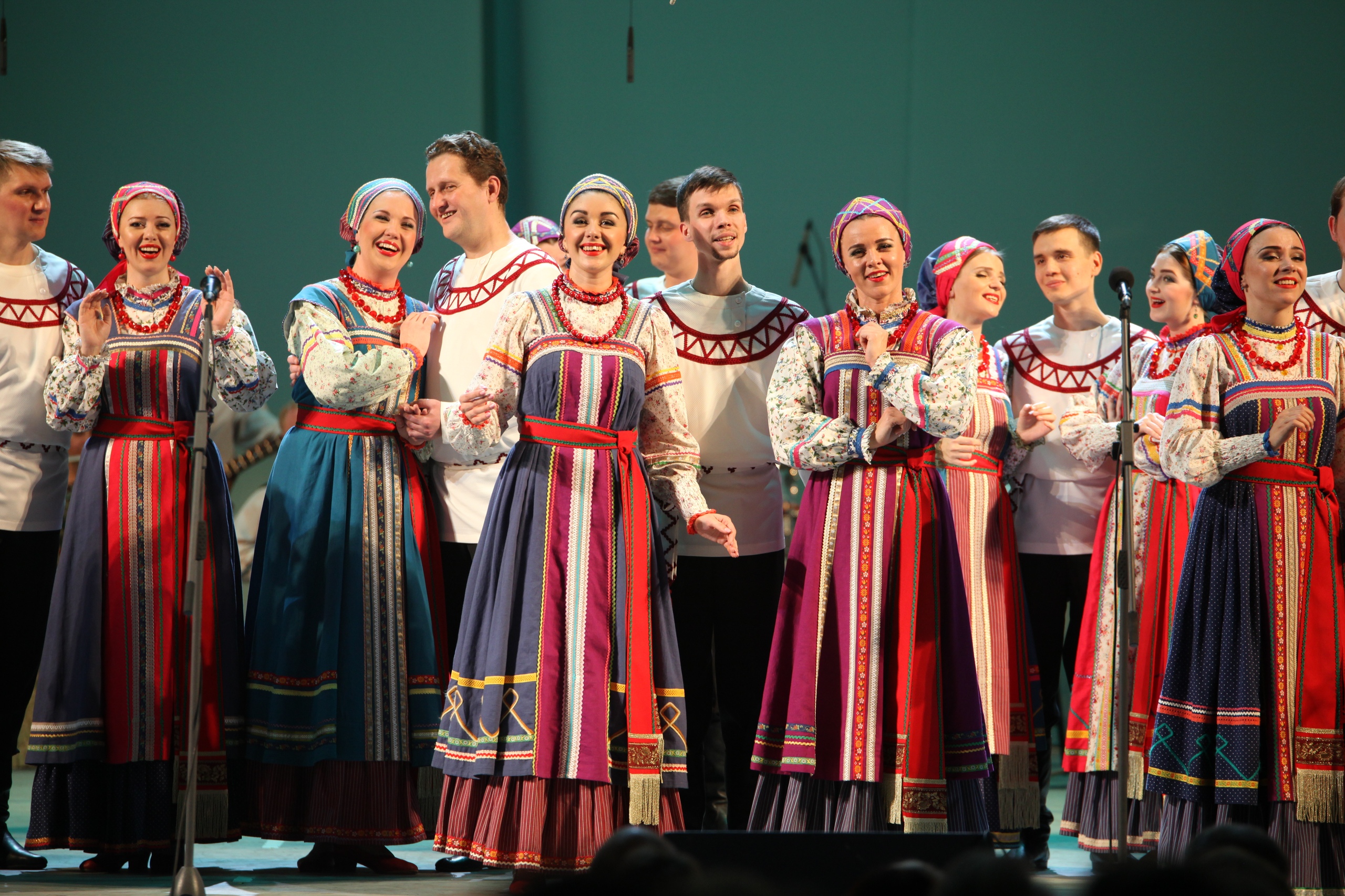 Выиграйте пригласительные на рождественский концерт Уральского государственного академического русского народного хора!